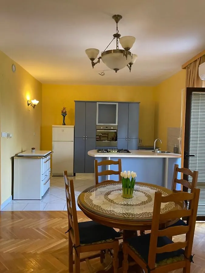 Leonarda Hotel Starigrad Paklenica 2*,